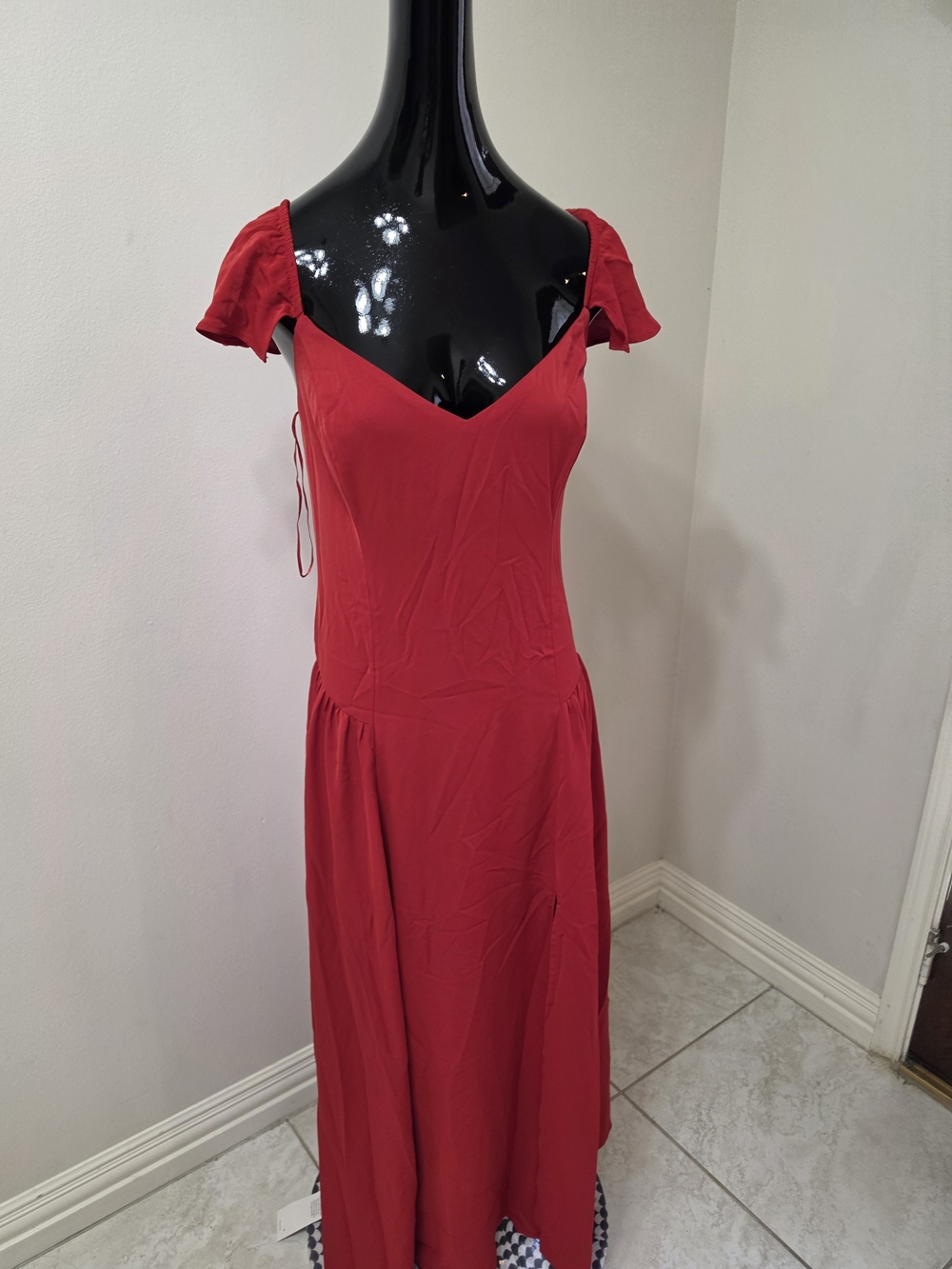 Abercrombie & Fitch-Women’s Red Midi Dress with Sweetheart Neckline